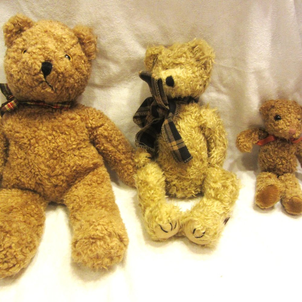 VTG TEDDY BEARS, 3 BEARS, CURLY COATS, 2 TY, 1 RUSS BERRIE